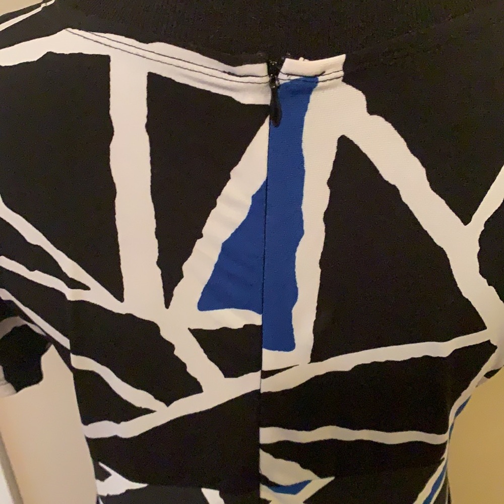EUC Blue, Black, and White Geometric Pattern V Neck Short Sleeve Dress - Picture 3 of 5